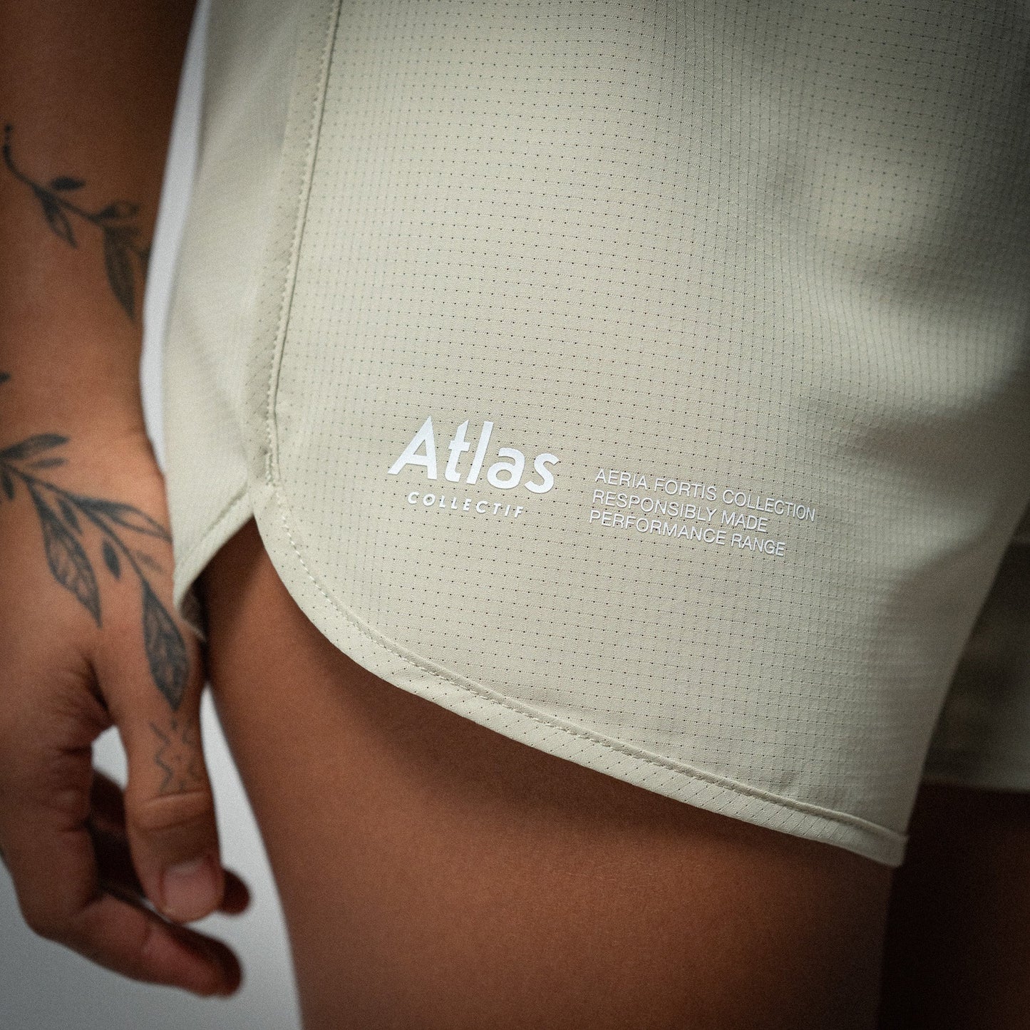 Atlas Collectif - Aeria Fortis 4" WMNS Race Shorts - Beige - Women's