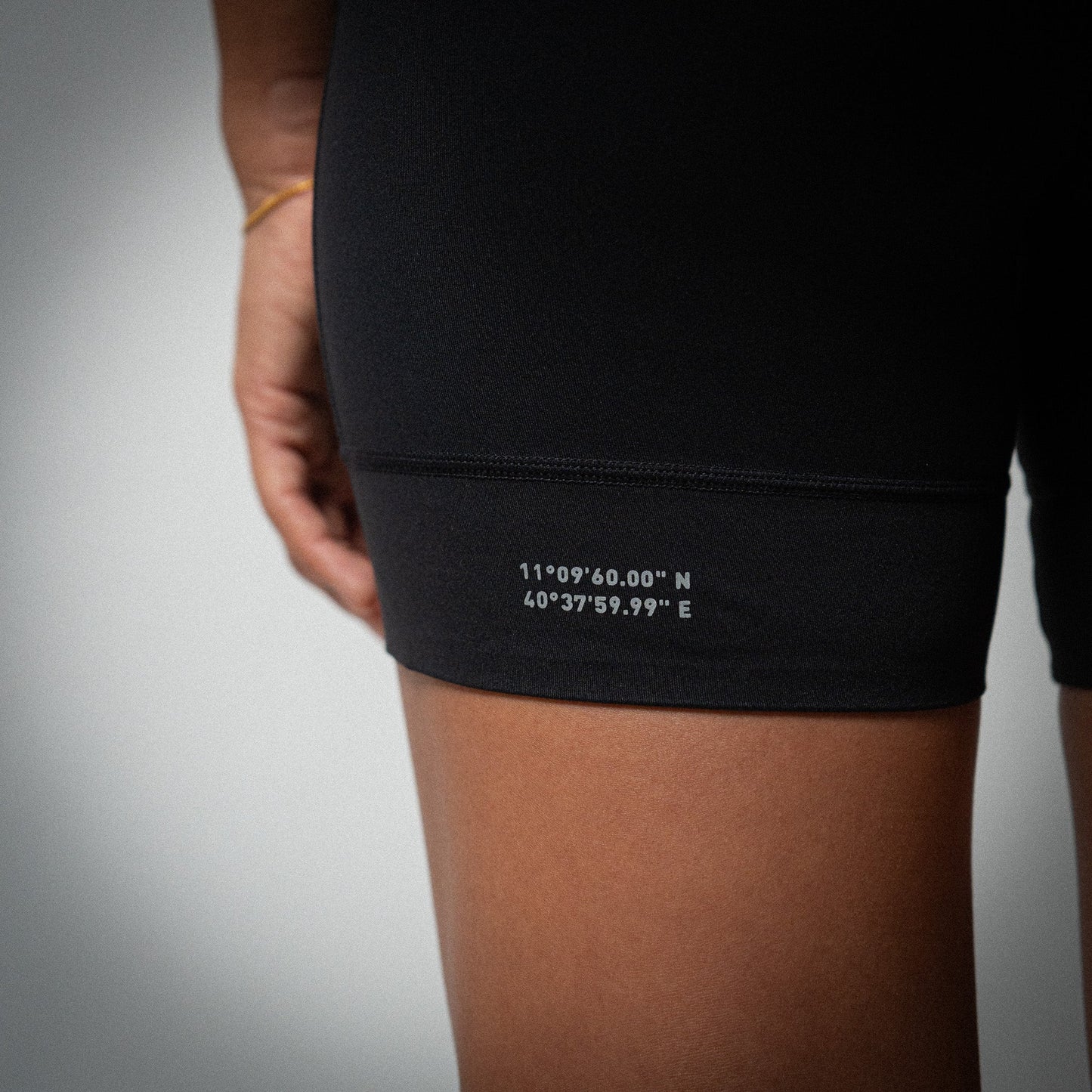 Atlas Collectif - Illumi Trax WMNS Running Half Tights - Black - Women's